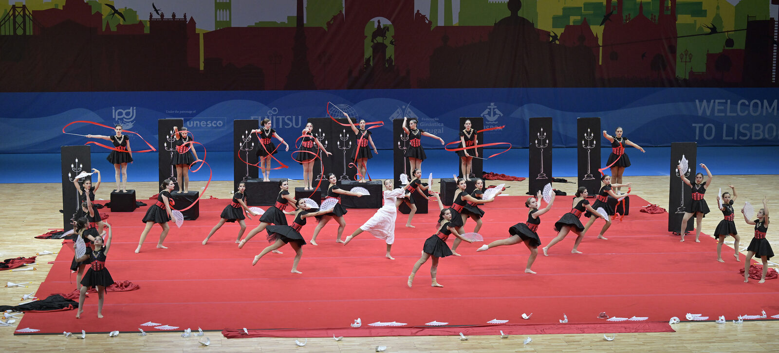 Παρουσίαση Gymnastics for All με πολλά μέλη του συλλόγου σε αγωνιστικό χώρο