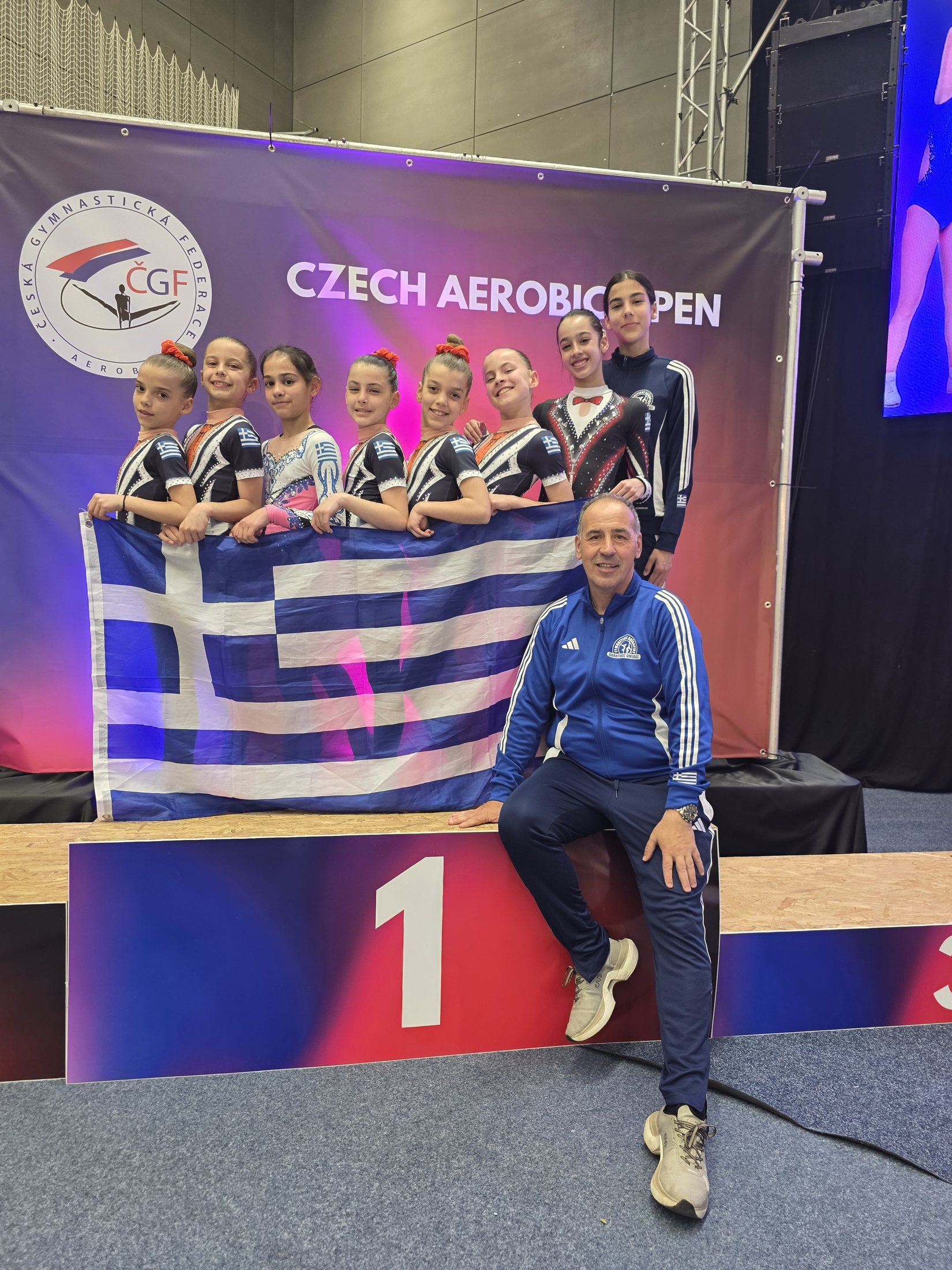 Απονομή αεροβικής γυμναστικής με αθλήτρια του ΑΟΓ Χαϊδαρίου στο βάθρο
