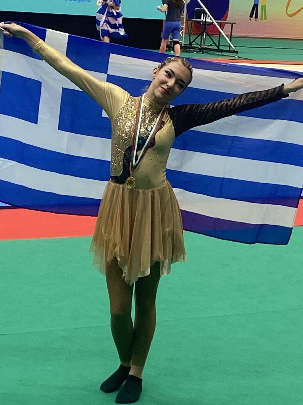 Αθλήτρια Gymnastics for All του ΑΟΓ Χαϊδαρίου με την ελληνική σημαία στη Σόφια 2026