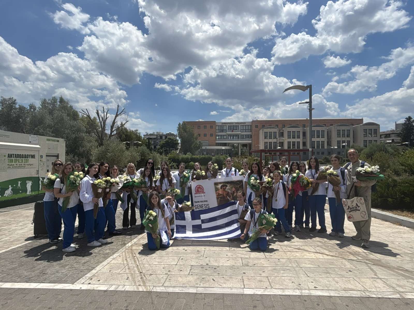 Η ελληνική αποστολή του ΑΟΓ Χαϊδαρίου σε ομαδική φωτογραφία κατά τη διοργάνωση στη Σόφια