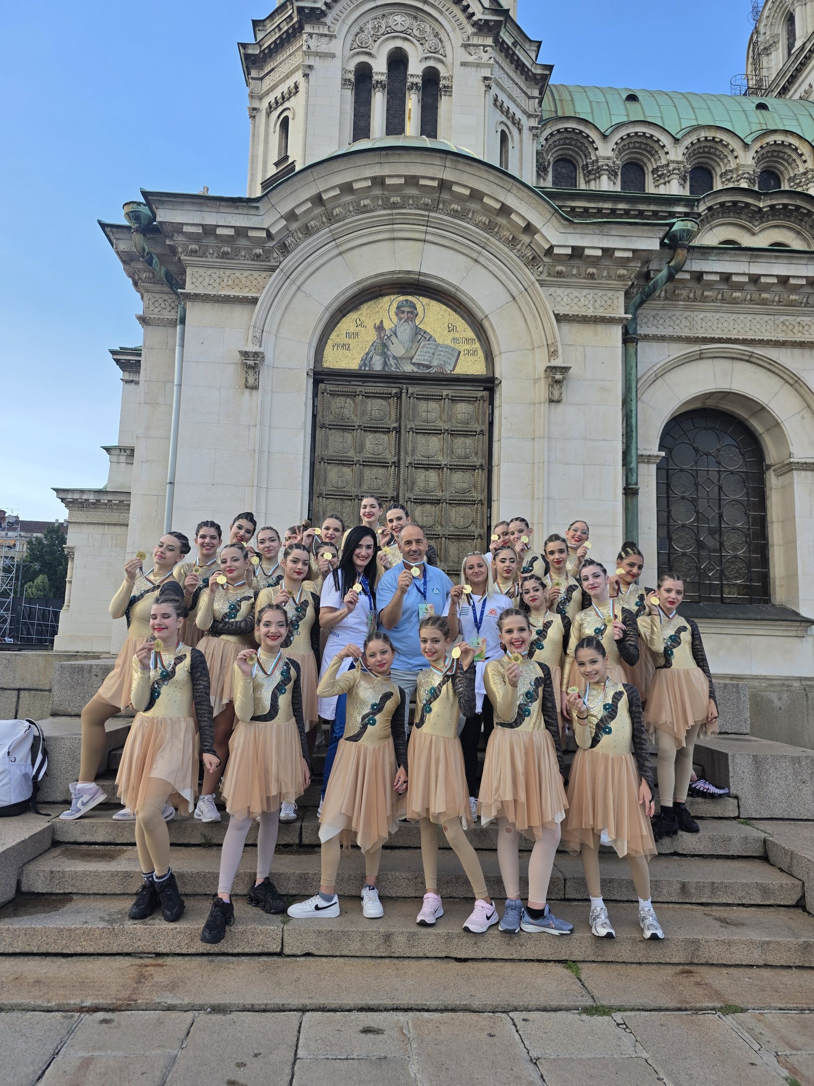 Ομαδική φωτογραφία Gymnastics for All του ΑΟΓ Χαϊδαρίου στο ιστορικό κέντρο της Σόφιας