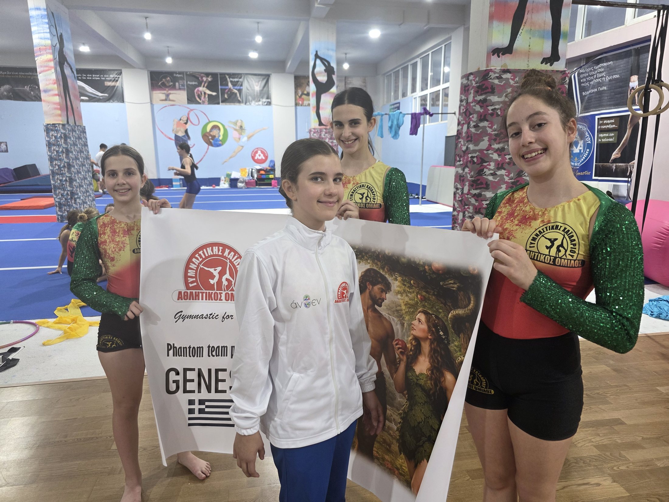 Αθλήτριες Gymnastics for All του ΑΟΓ Χαϊδαρίου με αφίσα της ομάδας Genesis
