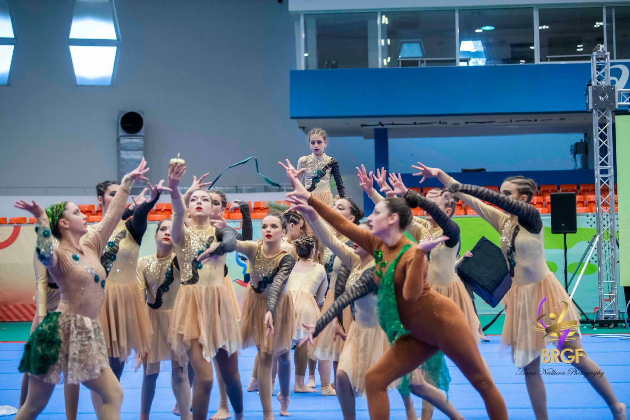 Ομαδική χορογραφία Gymnastics for All του ΑΟΓ Χαϊδαρίου με έντονη κίνηση και έκφραση στη Σόφια