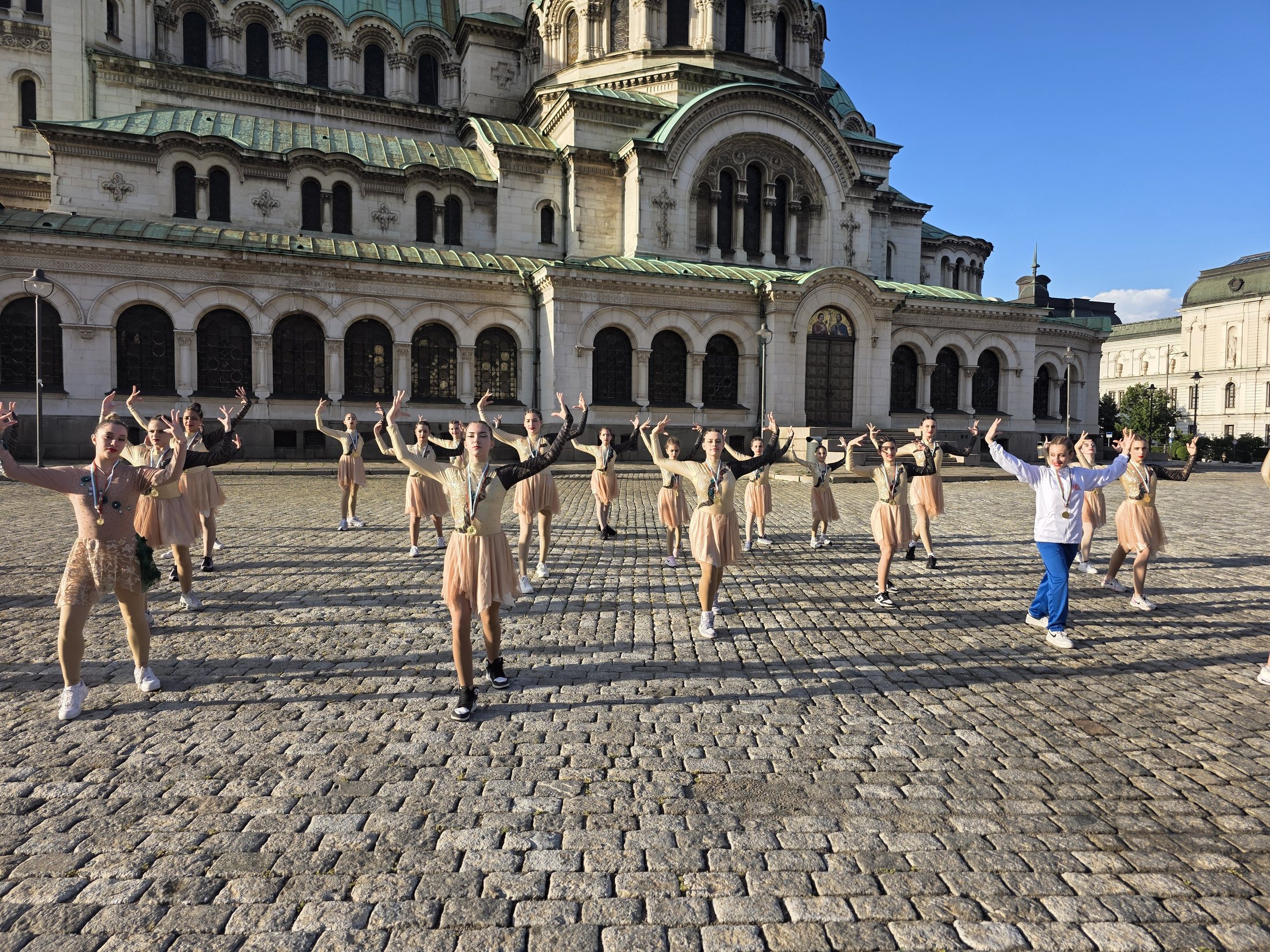 Ομαδική χορογραφία Gymnastics for All του ΑΟΓ Χαϊδαρίου σε εξωτερικό χώρο στη Σόφια