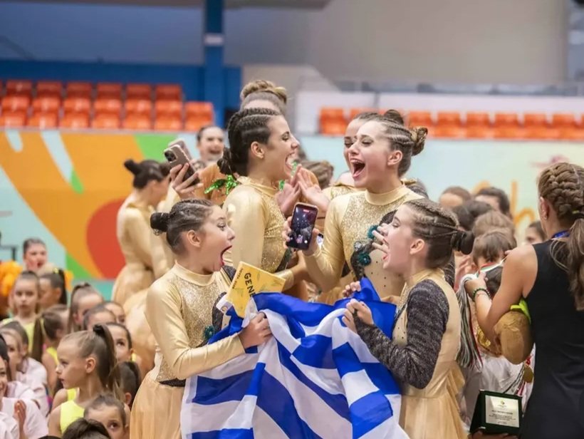 Αθλήτριες Gymnastics for All του ΑΟΓ Χαϊδαρίου πανηγυρίζουν μετά την απονομή στη Σόφια