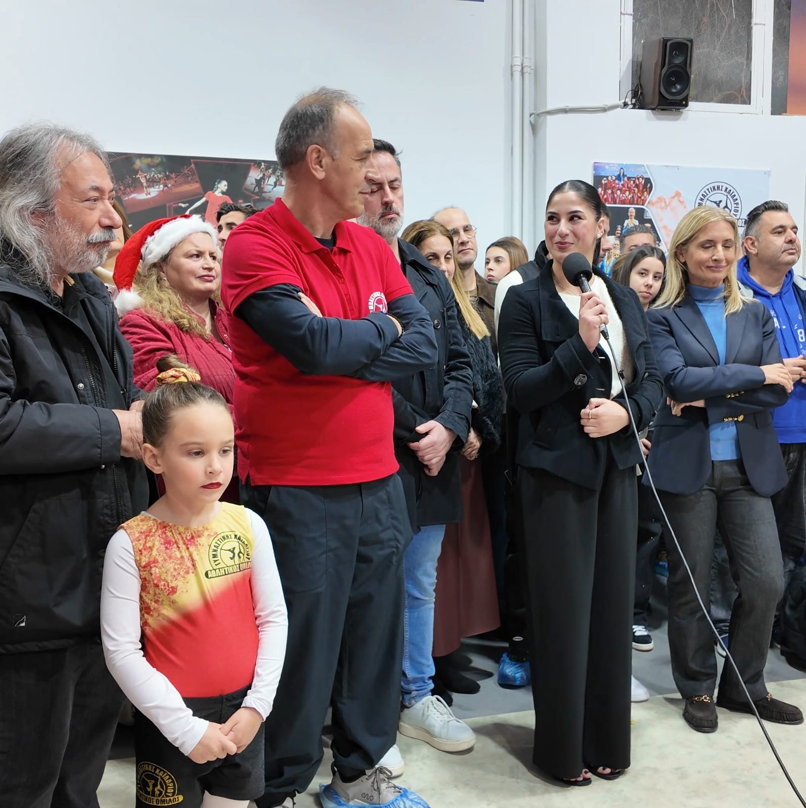 Κόσμος και μέλη του ΑΟΓ Χαϊδαρίου στην εκδήλωση εγκαινίων του προπονητηρίου